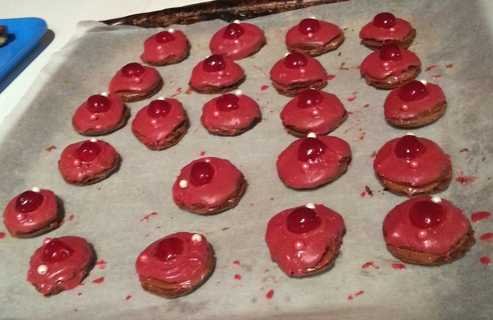 Rote Nougat Kekse