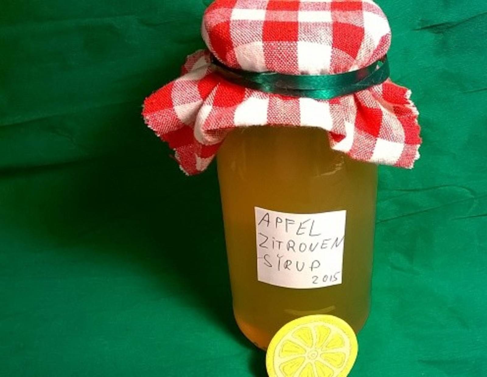 Apfel-Zitronen-Sirup Rezept - ichkoche.de Apfel-Zitronen-Sirup Rezept - ichkoche.de