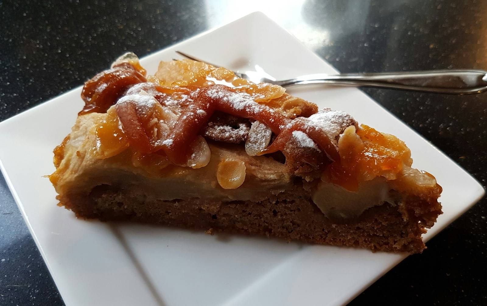 Advents-Tarte mit salted Caramel Topping Rezept - ichkoche.de Advents-Tarte mit salted Caramel Topping Rezept - ichkoche.de