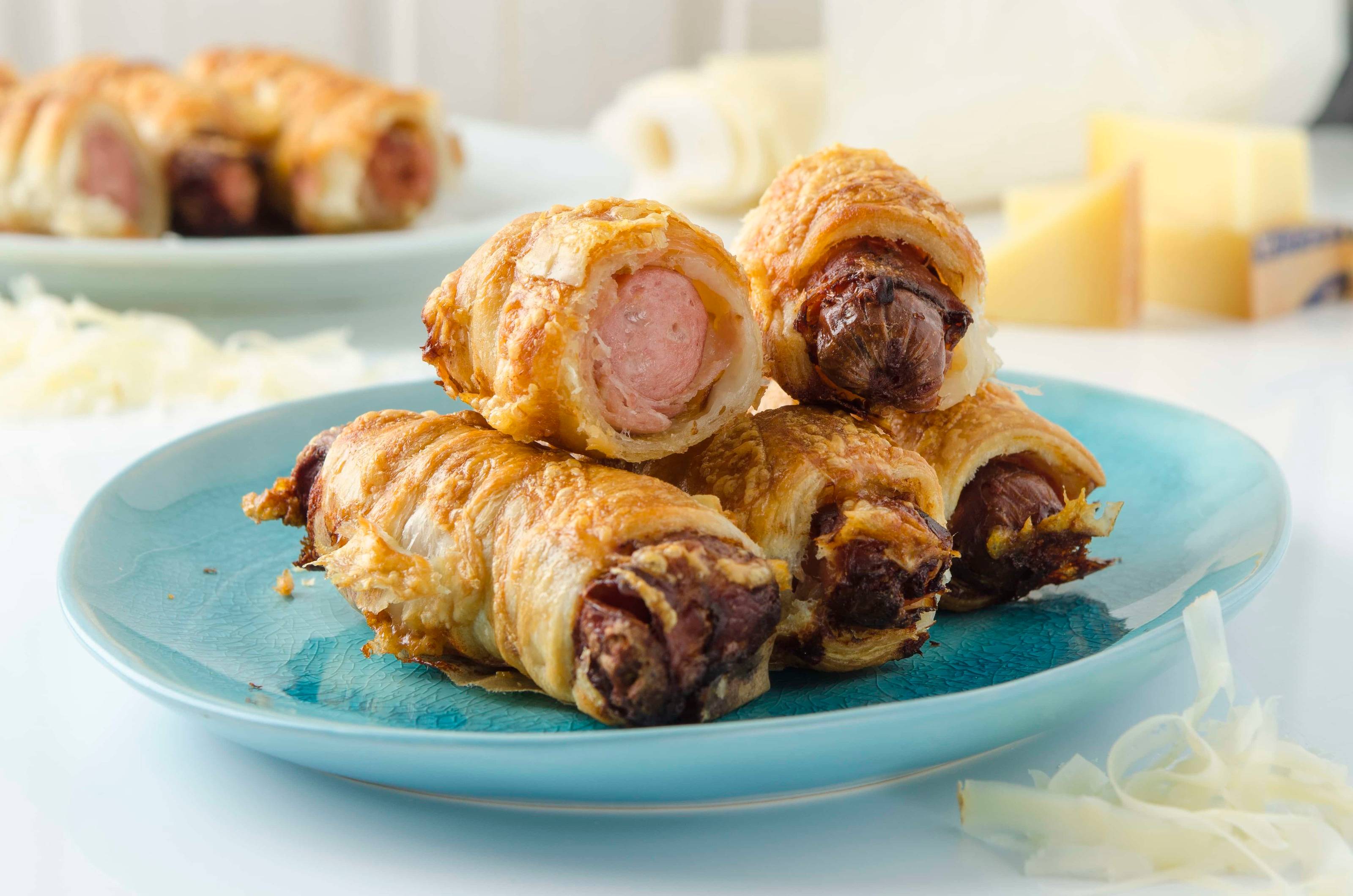 Berner Würstel im Blätterteig-Käse-Mantel aus der Heißluftfritteuse Berner Würstel im Blätterteig-Käse-Mantel aus der Heißluftfritteuse