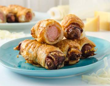 Berner Würstel im Blätterteig-Käse-Mantel aus der Heißluftfritteuse Berner Würstel im Blätterteig-Käse-Mantel aus der Heißluftfritteuse