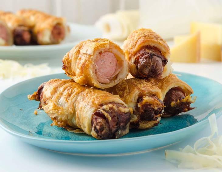 Berner Würstel im Blätterteig-Käse-Mantel aus der Heißluftfritteuse Berner Würstel im Blätterteig-Käse-Mantel aus der Heißluftfritteuse