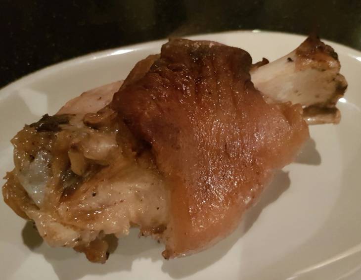 Schweinshaxe in Milch geschmort