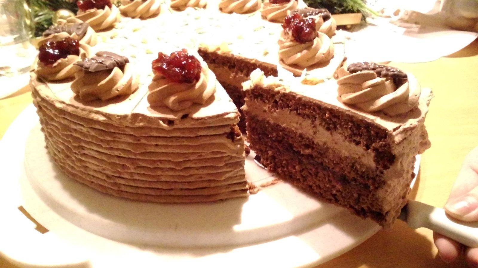 Nougat-Preiselbeer-Torte