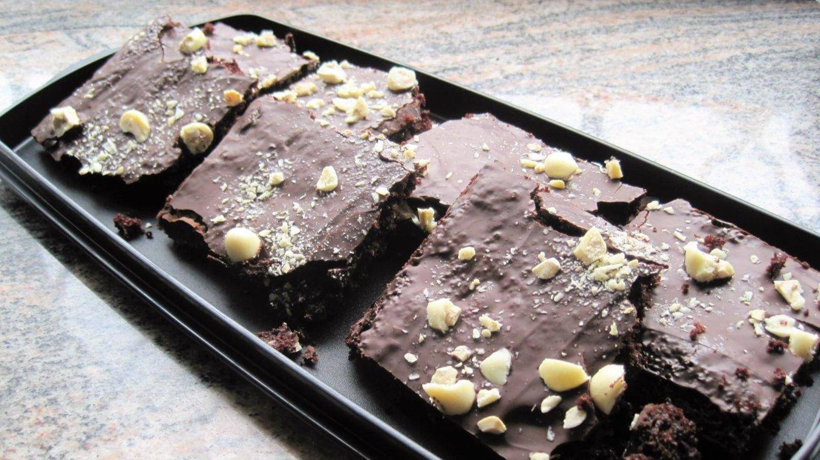 Kakaokuchen mit Schokoladecashews Rezept - ichkoche.de Kakaokuchen mit Schokoladecashews Rezept - ichkoche.de