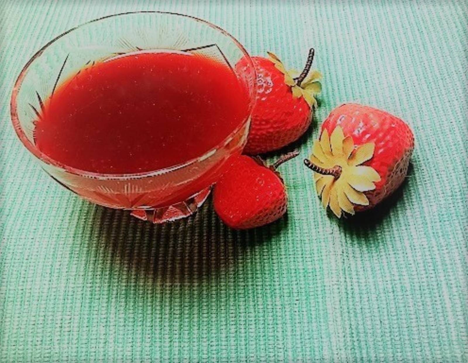 Fruchtiger Erdbeerlikör Rezept - ichkoche.de