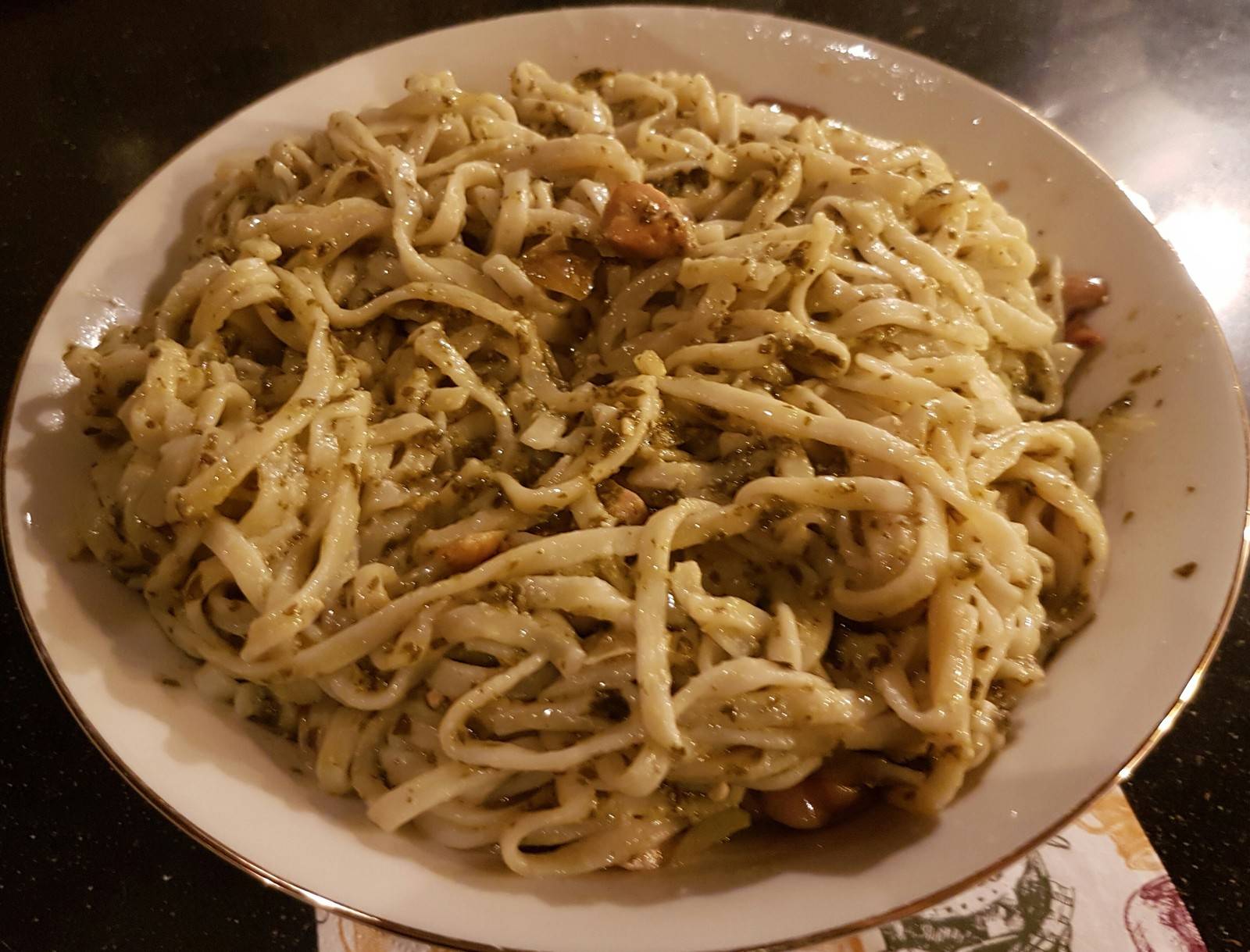 Spaghetti mit Bärlauchpesto