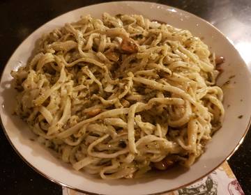 Spaghetti mit Bärlauchpesto