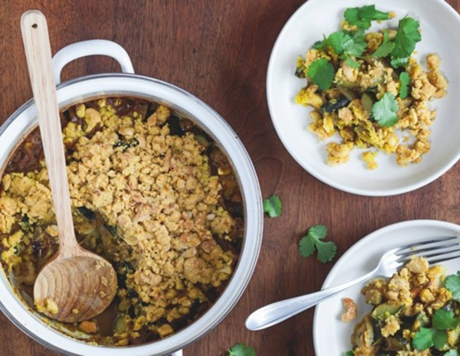 Zucchini-Kokos-Crumble mit Cashews