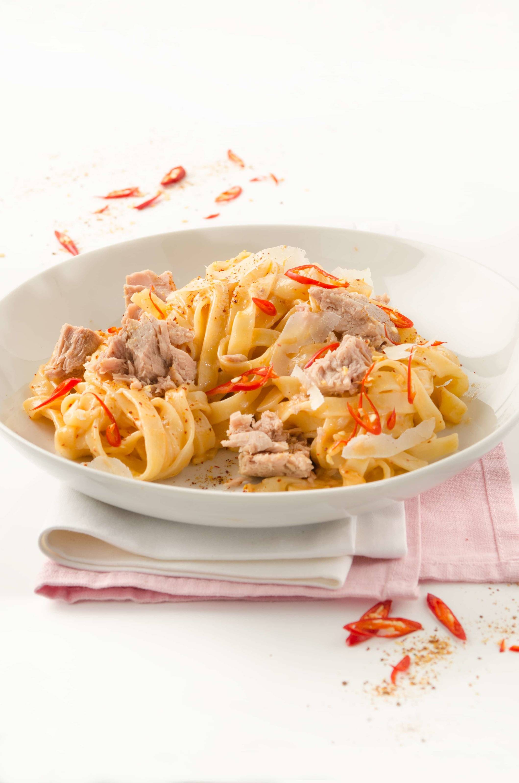 Bandnudeln mit Thunfisch und Chili Rezept