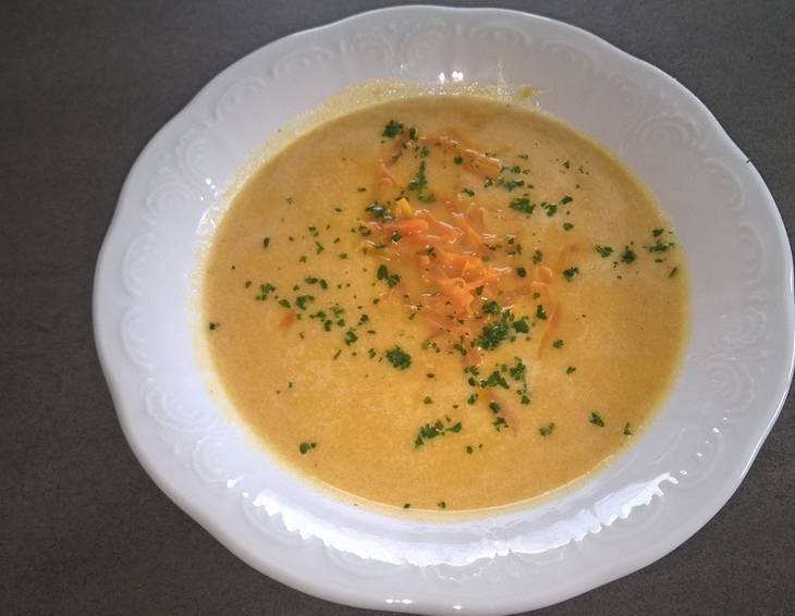 Karotten-Ingwer Suppe Karotten-Ingwer Suppe