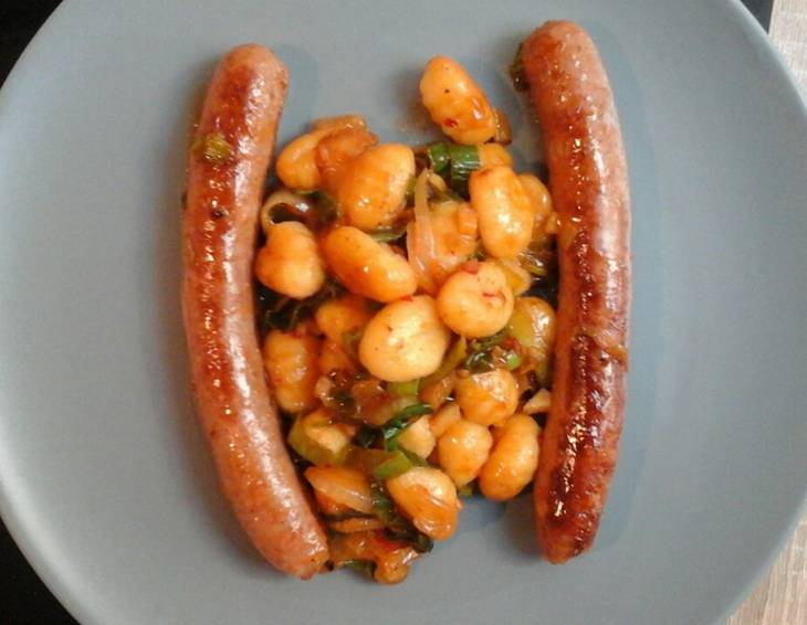 Chipolata mit Gnocchi und Lauch