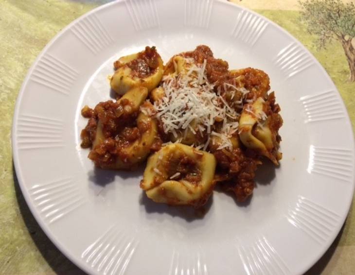 Tortellini mit Tomaten-Weinsauce