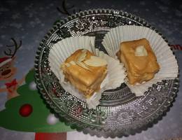 Petit Fours mit Marzipan und Marmelade Petit Fours mit Marzipan und Marmelade