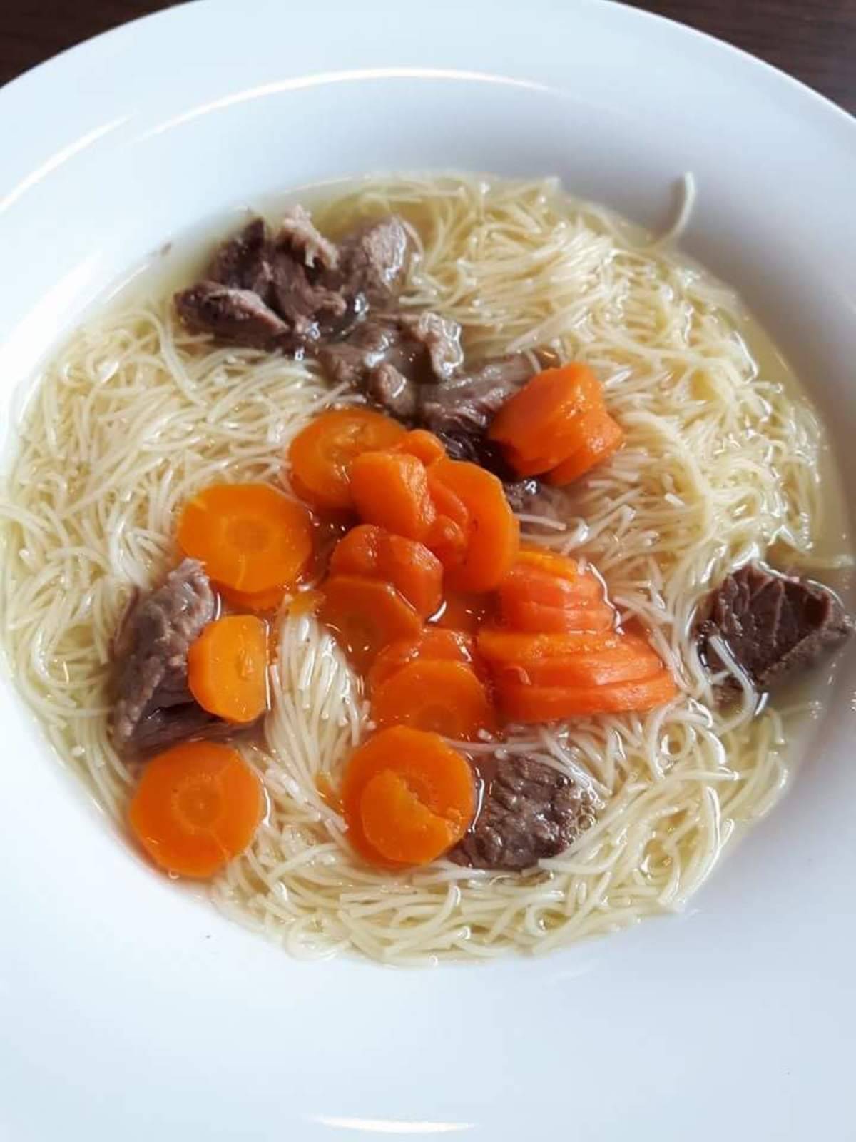 Nudelsuppe / Grüne Nudelsuppe