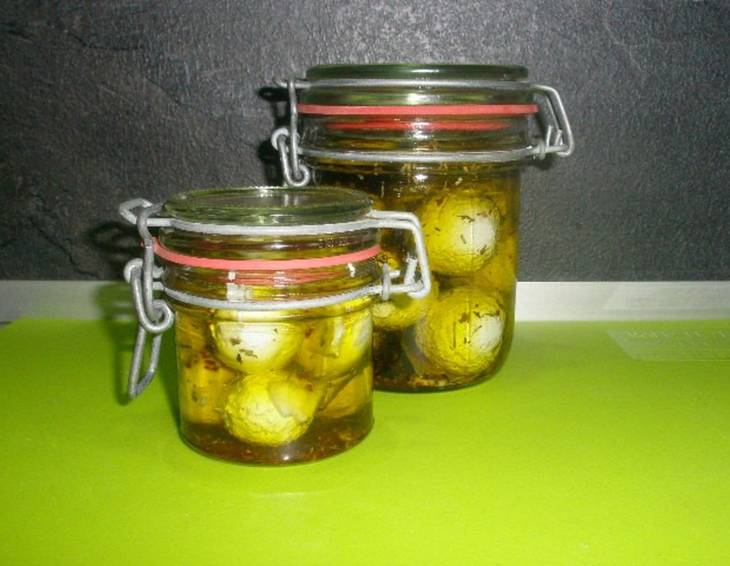 Eingelegte Joghurtbällchen Eingelegte Joghurtbällchen