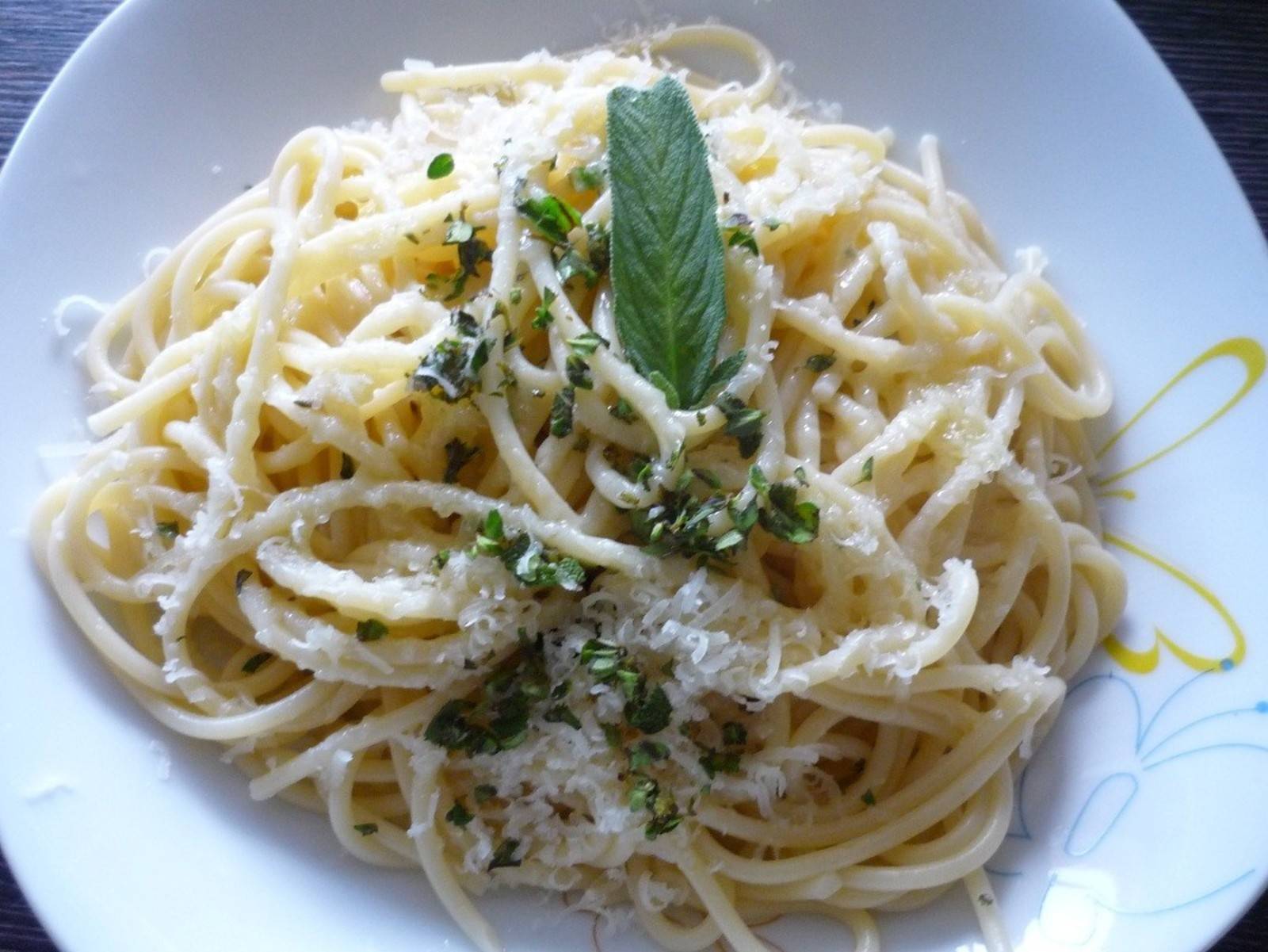 Spaghetti mit Salbeibutter