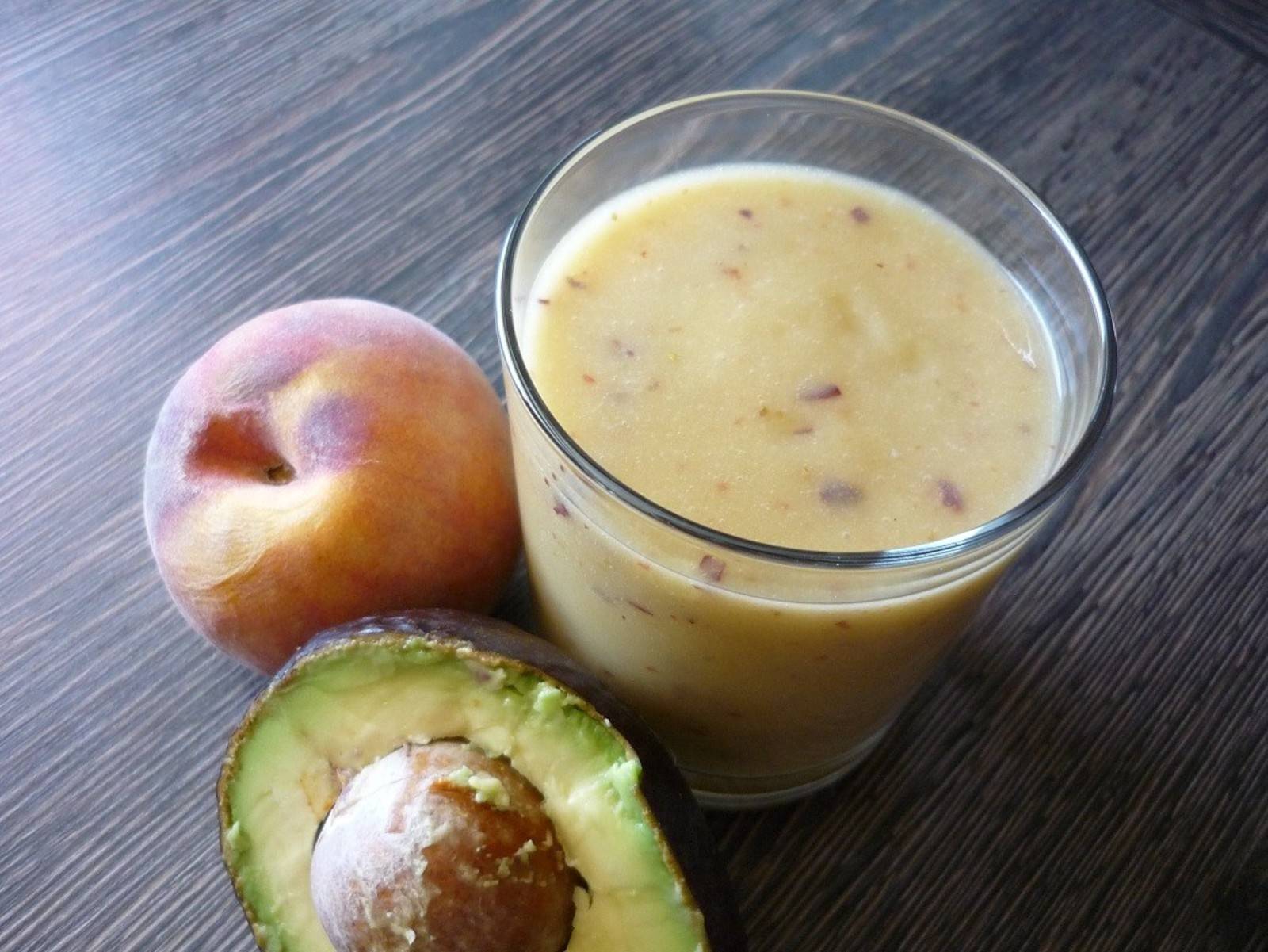 Pfirsich-Avocado-Smoothie Rezept - ichkoche.ch