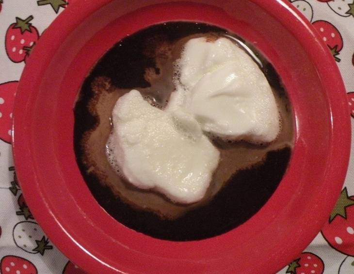 Schneenockerl in Schokoladensauce Schneenockerl in Schokoladensauce