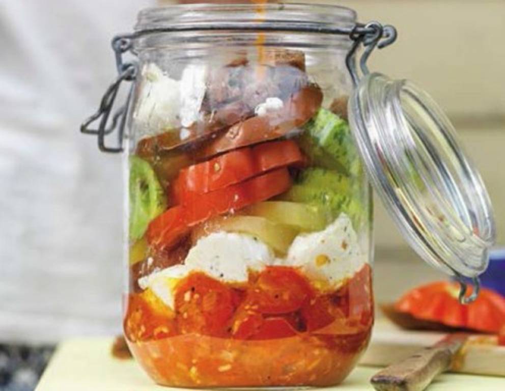 Zweierlei Tomatensalat mit Ziegenkäse Zweierlei Tomatensalat mit Ziegenkäse