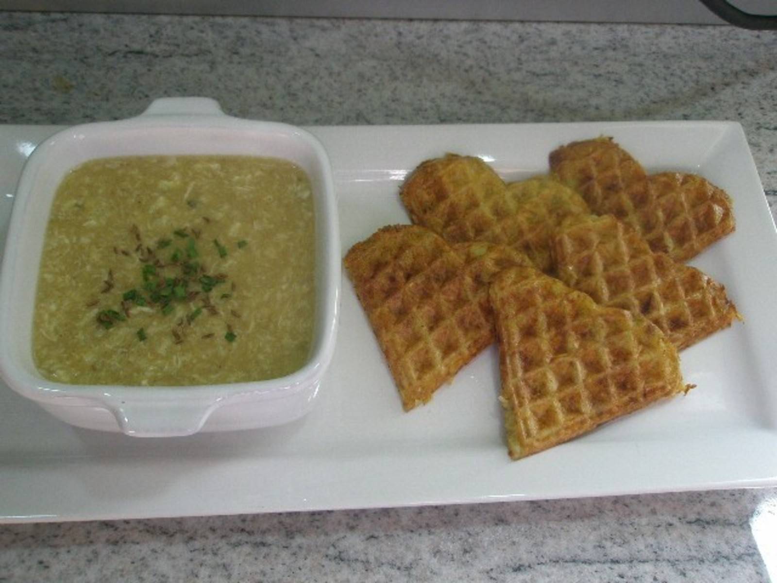 Kümmelsuppe mit Kartoffelpuffer