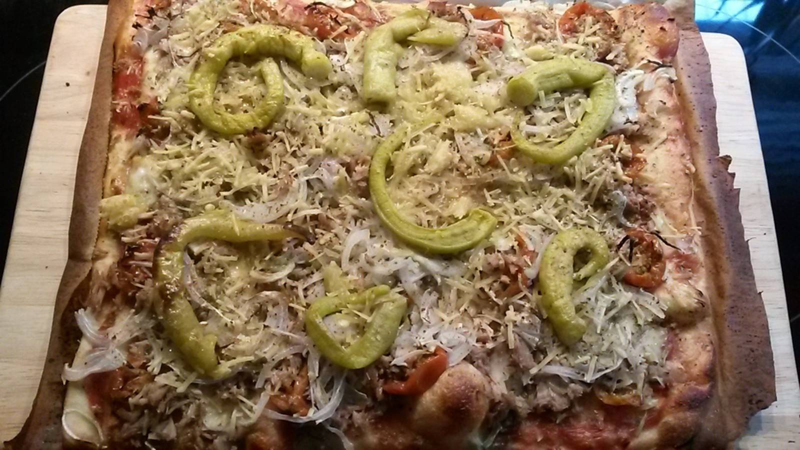 Thunfischpizza mit Dinkelteig Rezept - ichkoche.de Thunfischpizza mit Dinkelteig Rezept - ichkoche.de