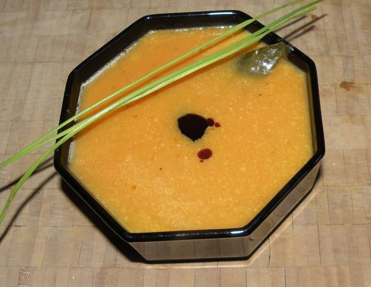 Kürbis-Zitronengrassuppe Kürbis-Zitronengrassuppe