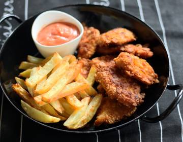 Hühnernuggets mit Cornflakespanier Hühnernuggets mit Cornflakespanier