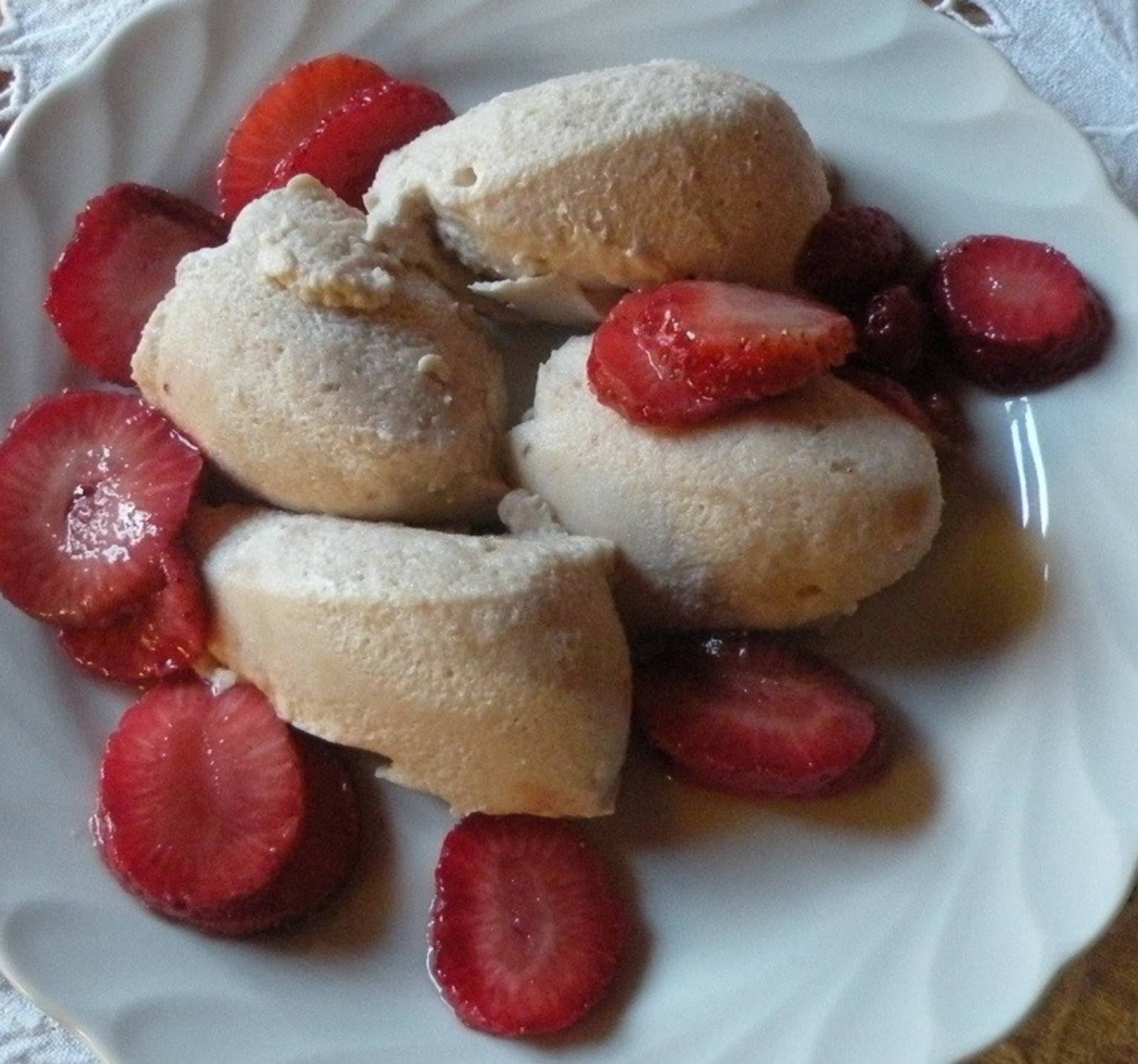Weisses Mousse au Chocolat mit Erdbeeren Rezept - ichkoche.de