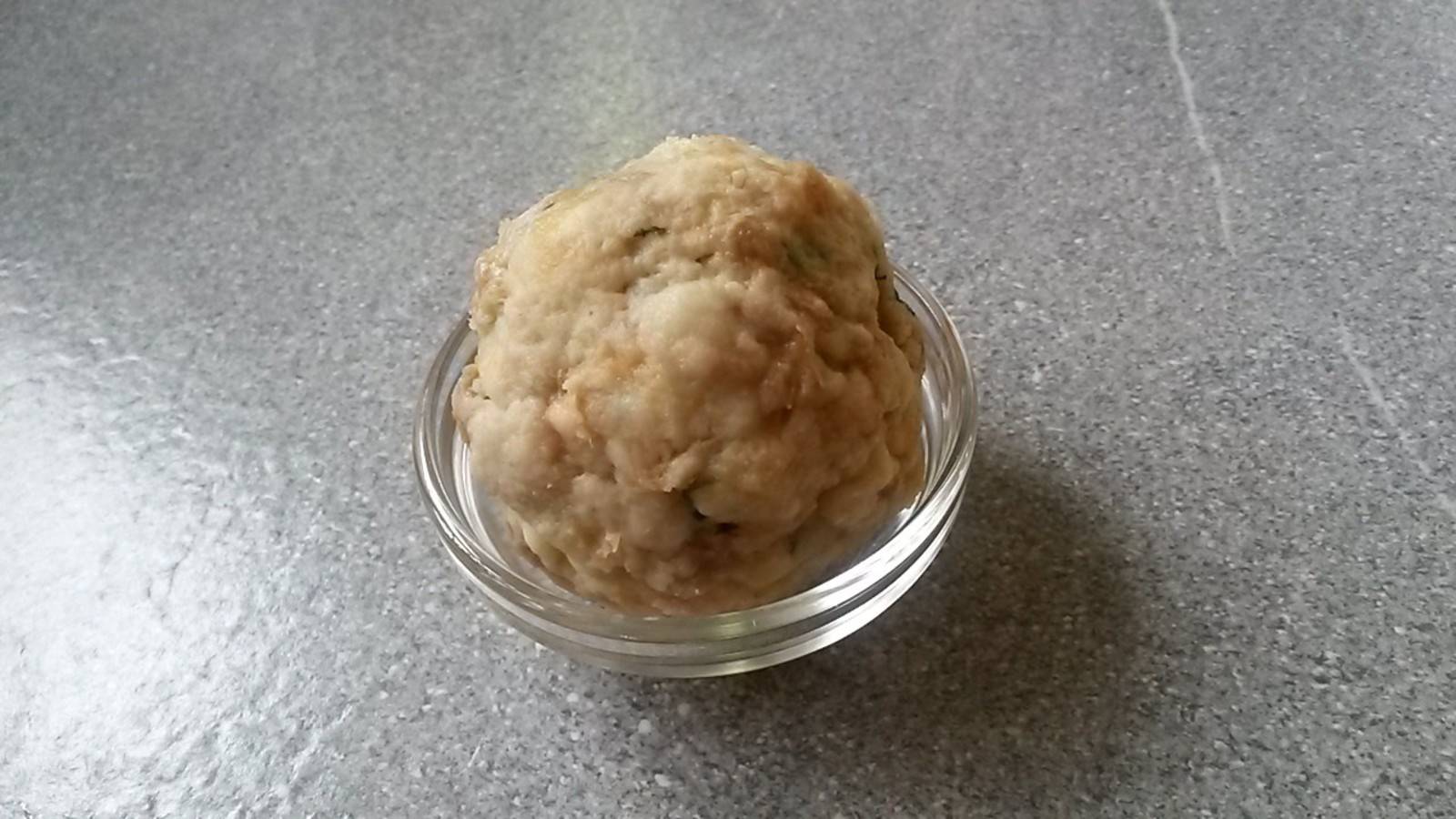 Semmelknödel mit Zwiebel