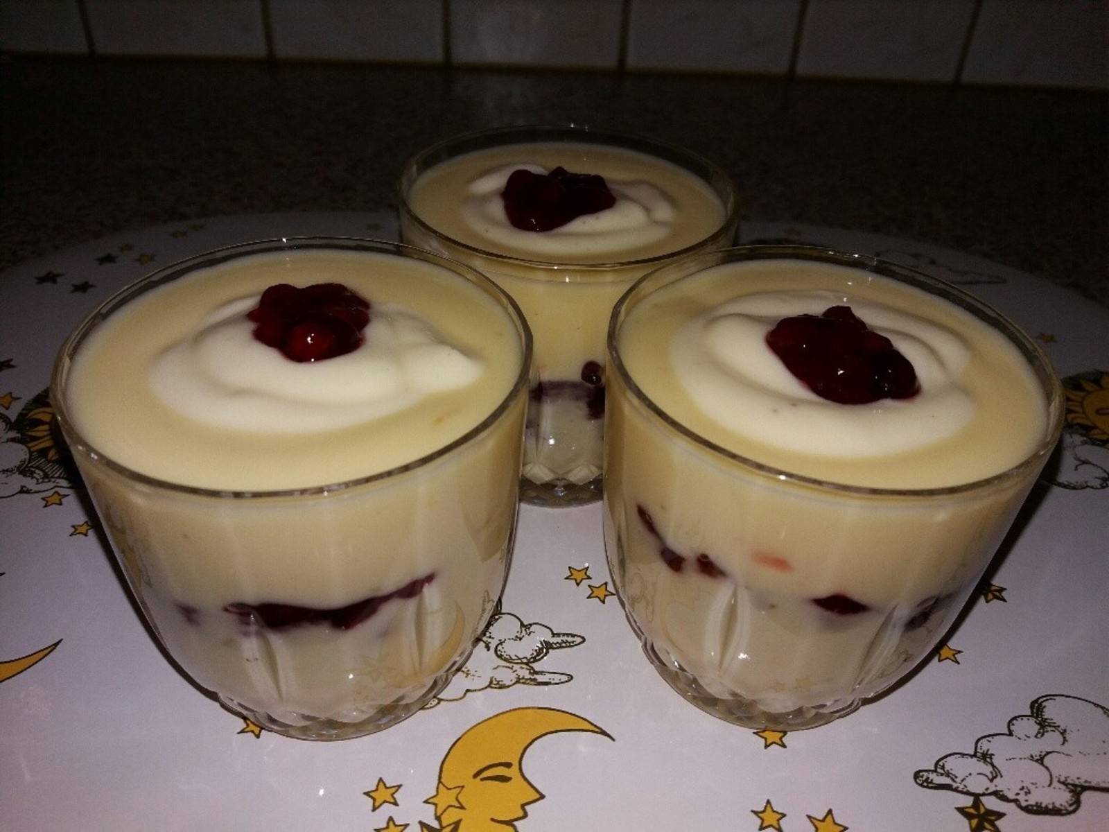 Vanillecreme mit Preiselbeerkompott