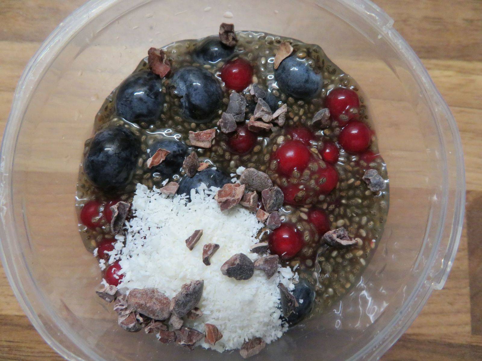 Chia Frühstückspudding mit Kokos und Beeren