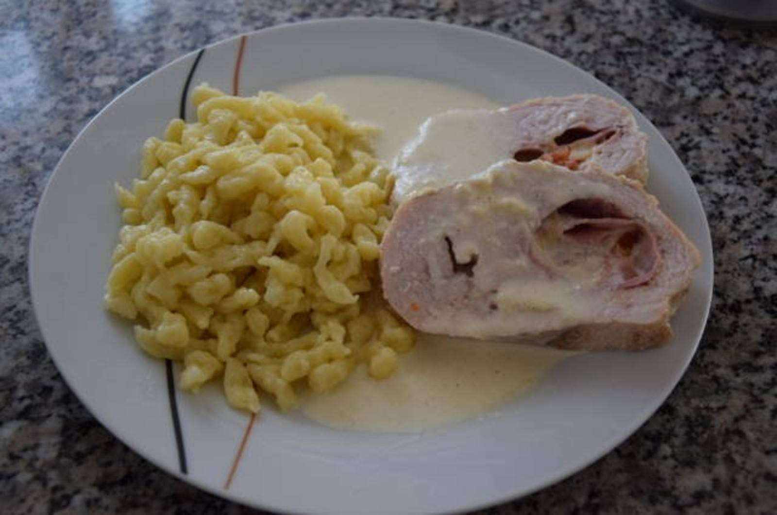 Gefülltes Putenbrustfilet mit Mozzarella und Tomaten