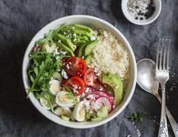 Buddha Bowl mit Couscous und Feta