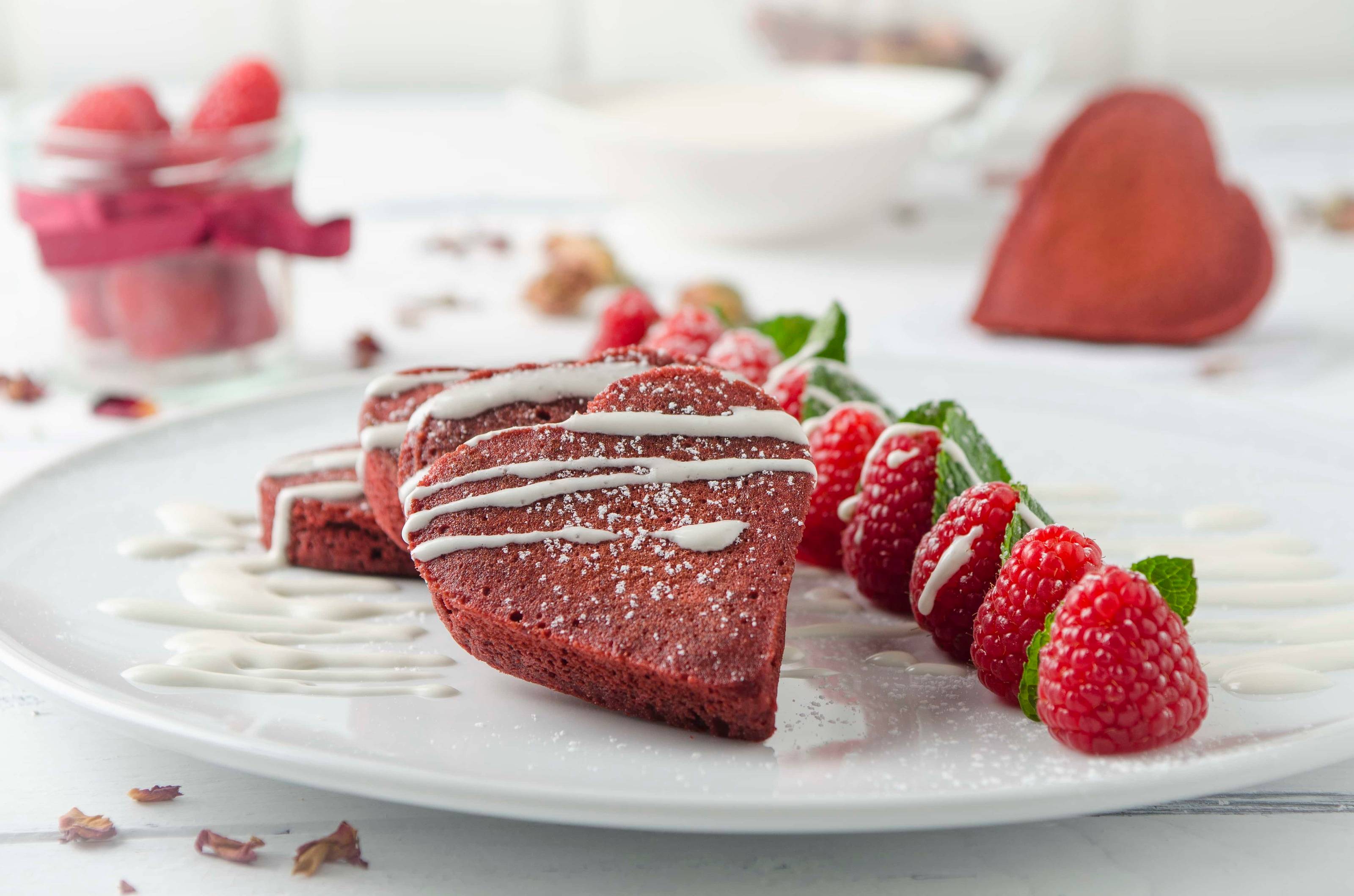 Red Velvet Pancakes mit Frischkäseglasur Rezept