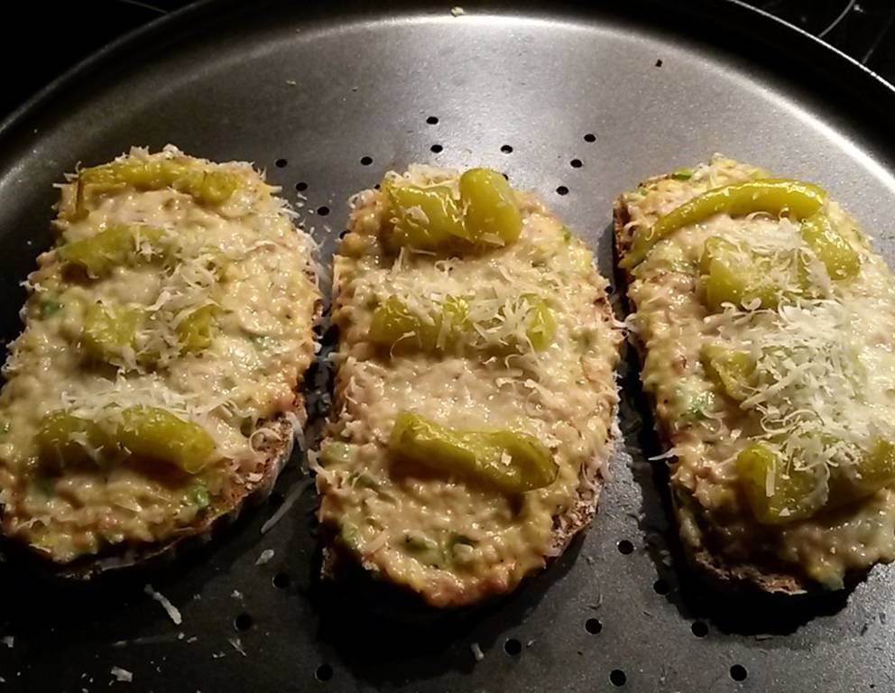 Pikante Brote überbacken Pikante Brote überbacken