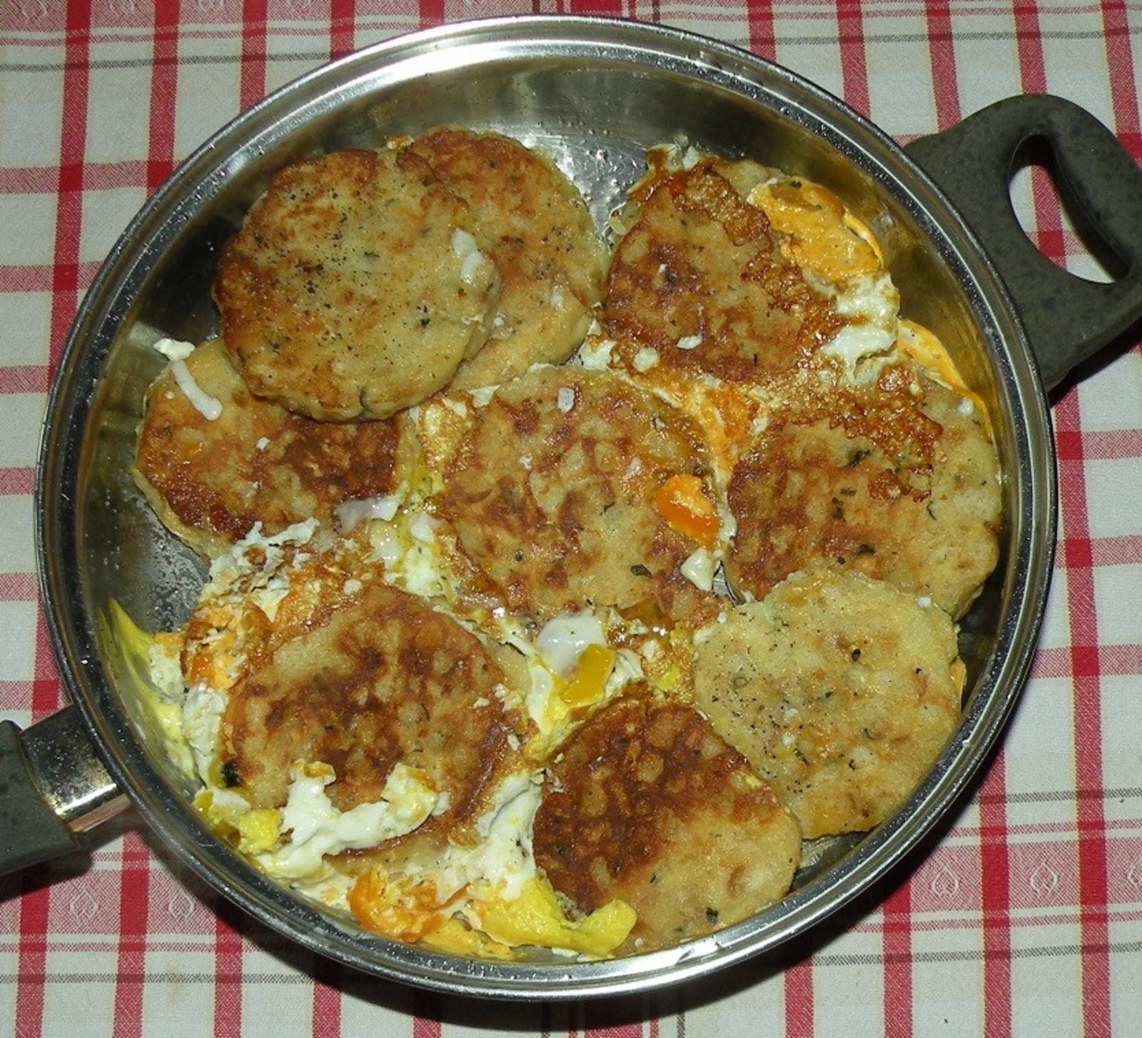 Geröstete Knödel mit Ei