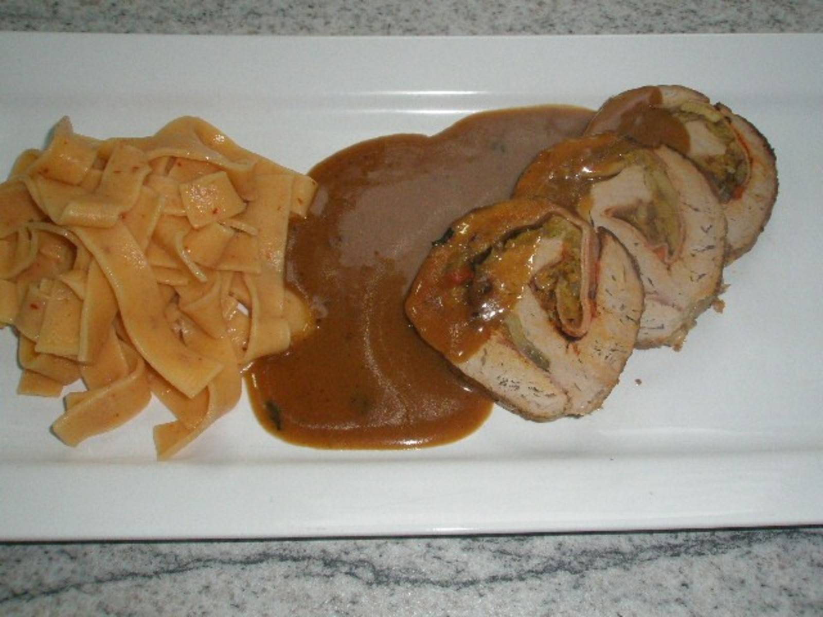 Gerollter Schweinslungenbraten mit Champignonfülle