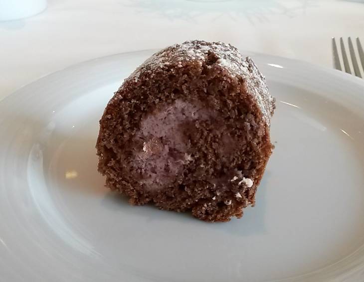 Schokoroulade mit Brombeercreme Schokoroulade mit Brombeercreme