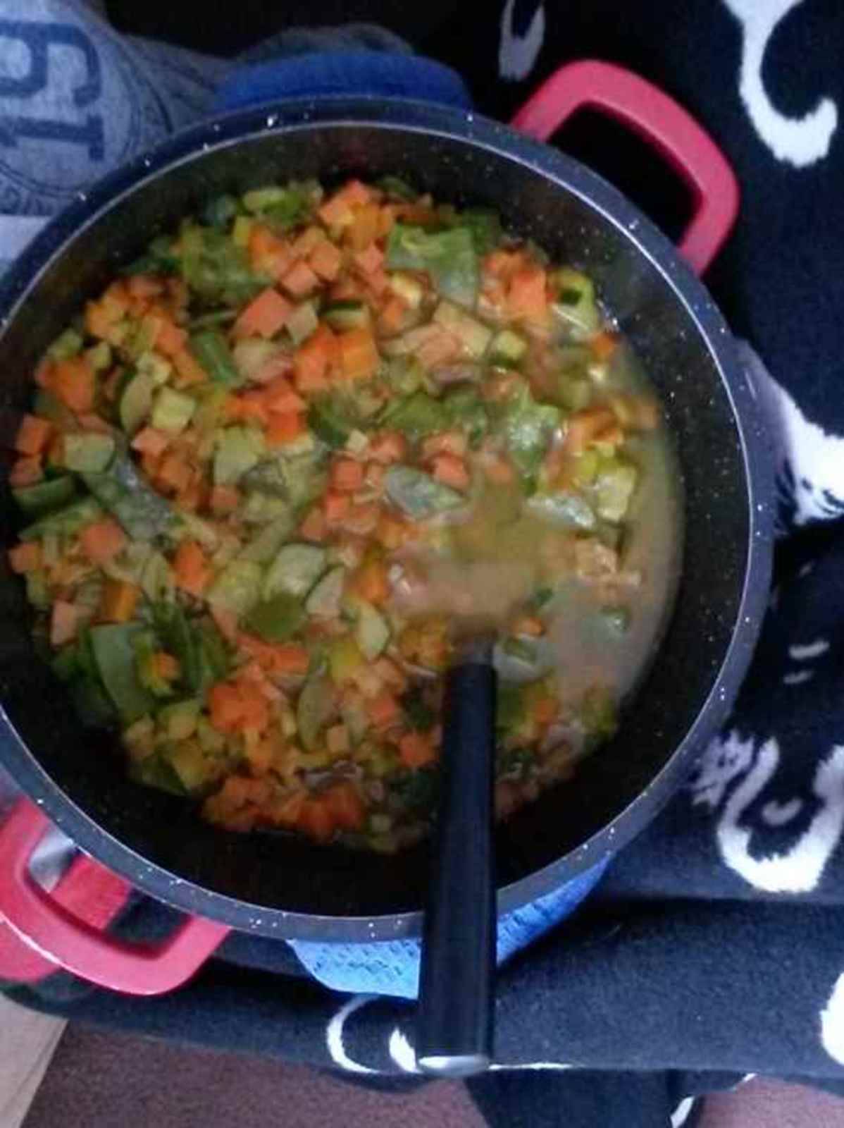 Scharfe Curry-Gemüse-Suppe Rezept - ichkoche.ch