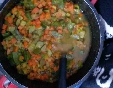 Scharfe Curry-Gemüse-Suppe