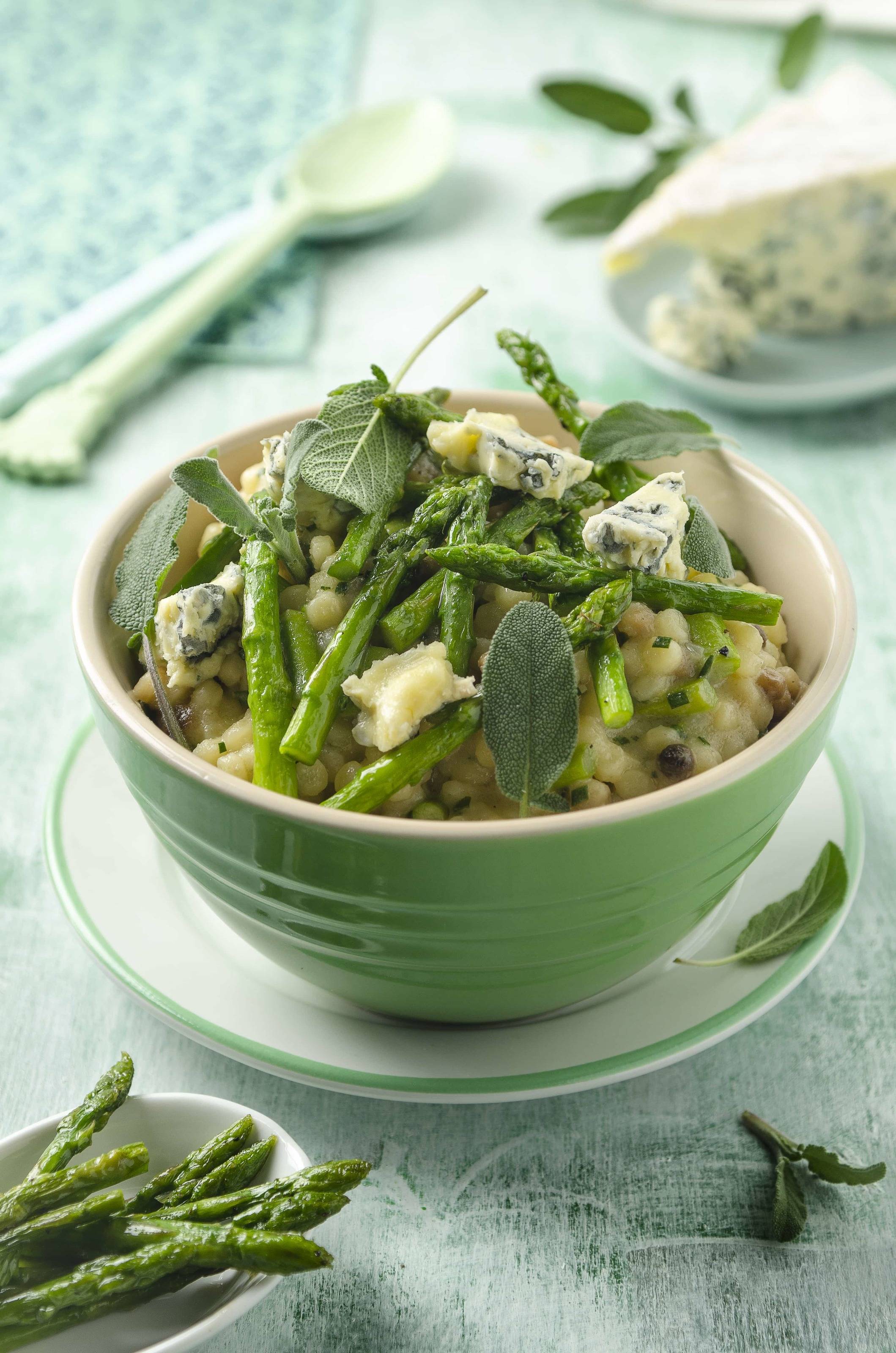 Fregola Sarda-Risotto mit Spargel und Gorgonzola