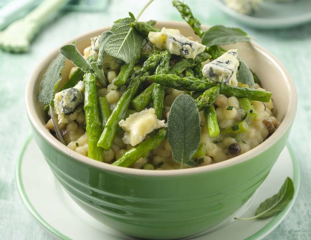 Fregola Sarda-Risotto mit Spargel und Gorgonzola Fregola Sarda-Risotto mit Spargel und Gorgonzola