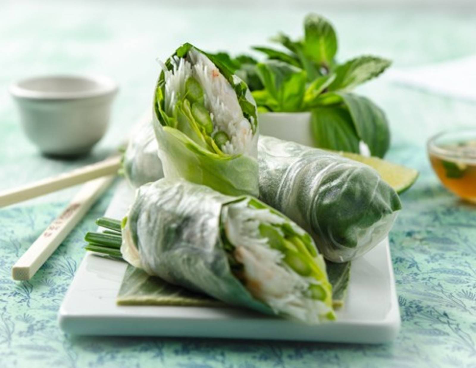 Vietnamesische Sommerrollen mit Thaispargel Miso und Garnelen 