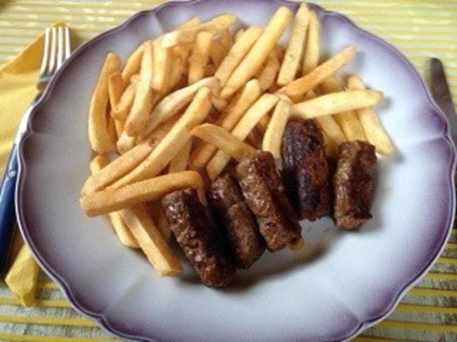 Cevapcici mit selbstgemachten Pommes Rezept - ichkoche.ch Cevapcici mit selbstgemachten Pommes Rezept - ichkoche.ch
