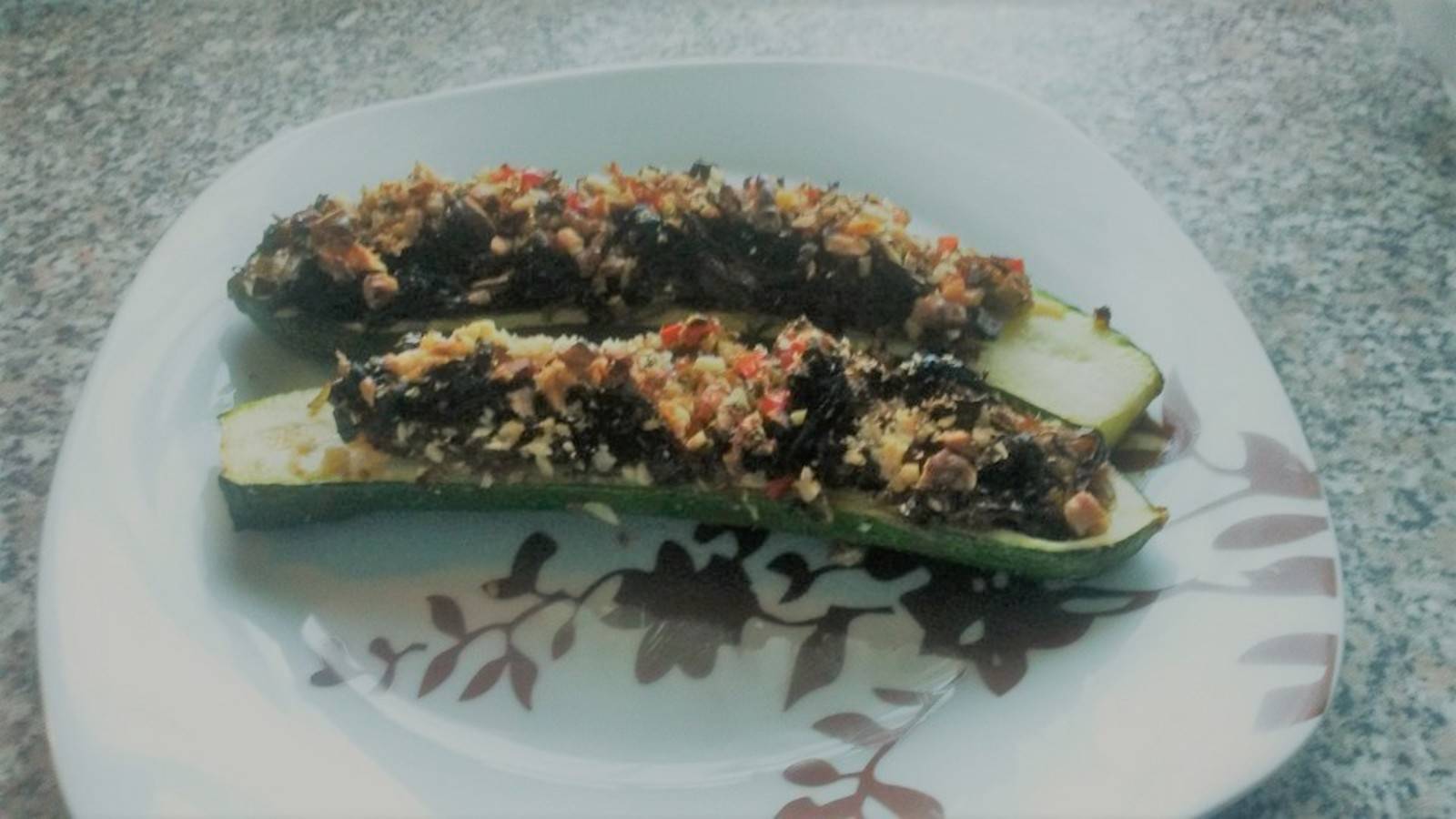 Gefüllte Zucchini