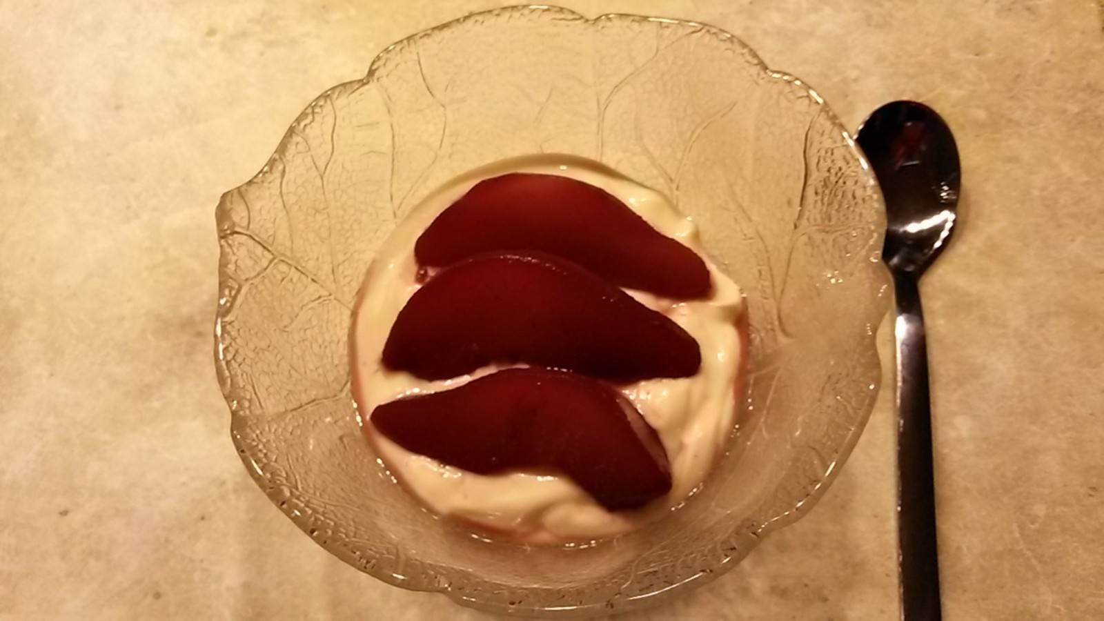 Rotweinbirnen mit Vanillecreme Rezept - ichkoche.de Rotweinbirnen mit Vanillecreme Rezept - ichkoche.de