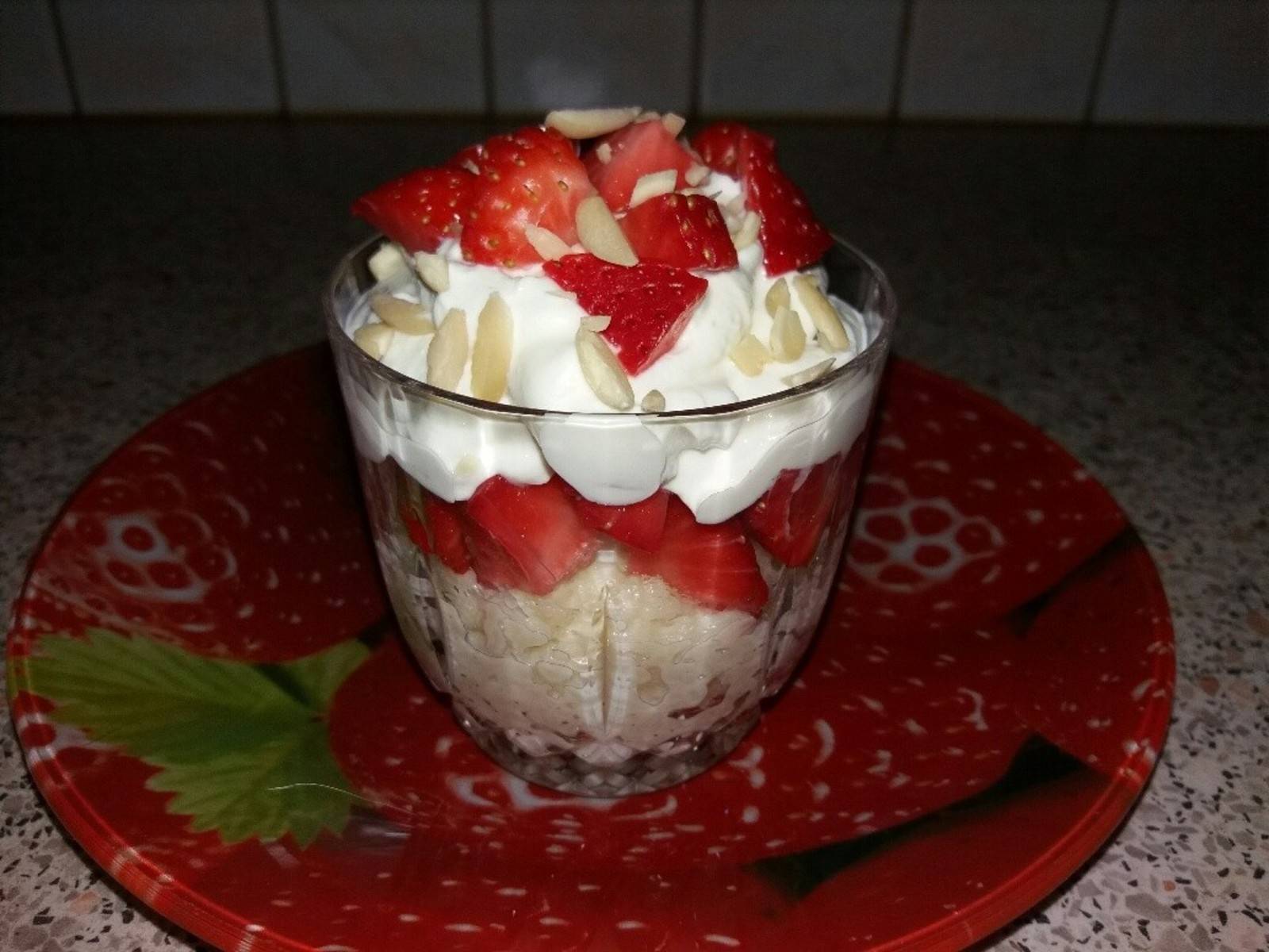 Erdbeerbecher Rezept - ichkoche.de