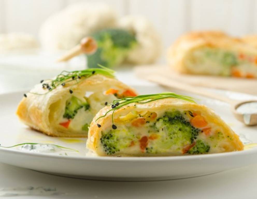 Bunter Gemüsestrudel aus der Heißluftfritteuse Bunter Gemüsestrudel aus der Heißluftfritteuse