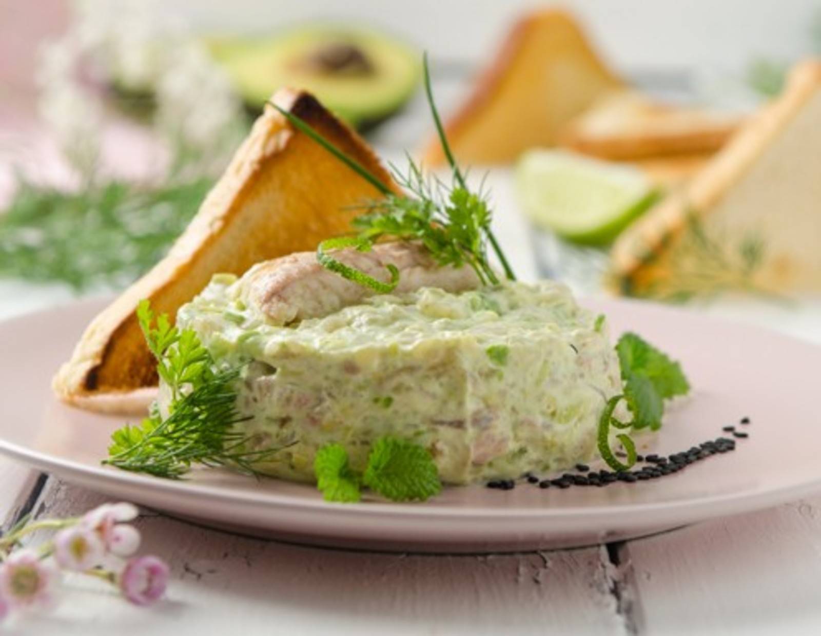 Saiblingstatar mit Avocado
